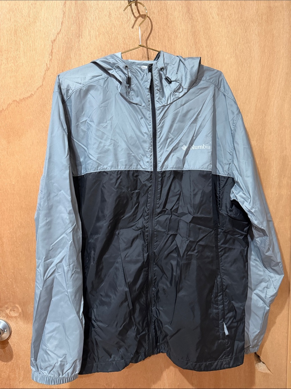 Columbia Men's Two-Tone Hooded Windbreaker Jacket - Light Gray & Black